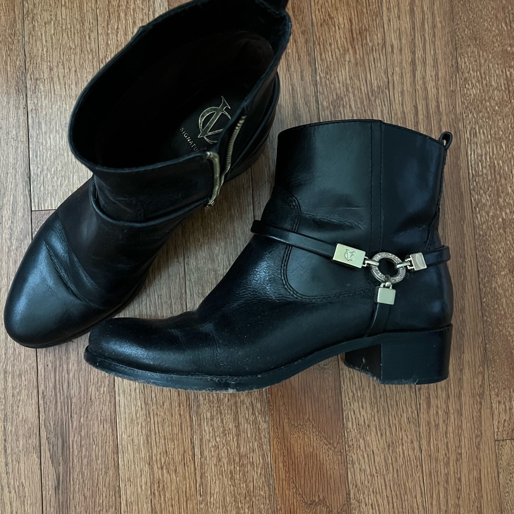 Vince Camuto Black Leather Ankle Shoes with Gold Buckle
Sz7